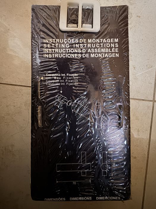 Cabide de parede de wc Parque das Nações • OLX.pt
