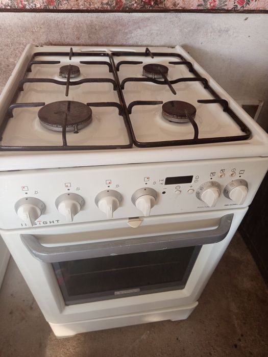 Продам газову плиту Electrolux