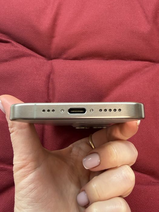 iPhone Apple 15 pro 256 Gb natural