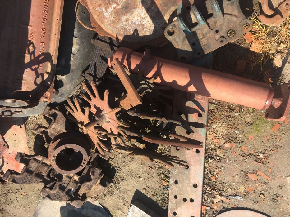 Продам трикутник новий 80-90р та запчастини до різних тракторів.