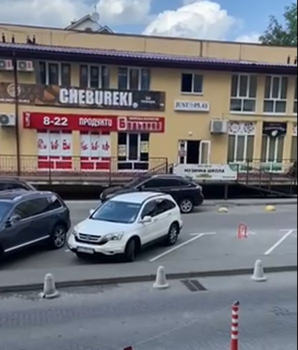 Продаж комерційного фасадного приміщення Чайка Лобановського