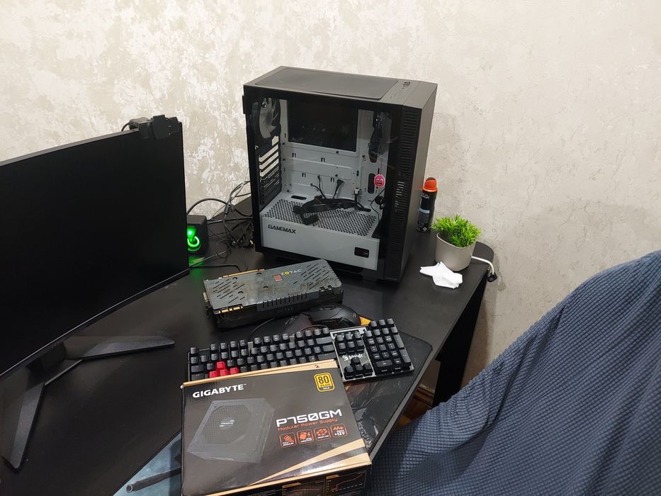 Монитор, корпус, блок клава и мышка видеокарта