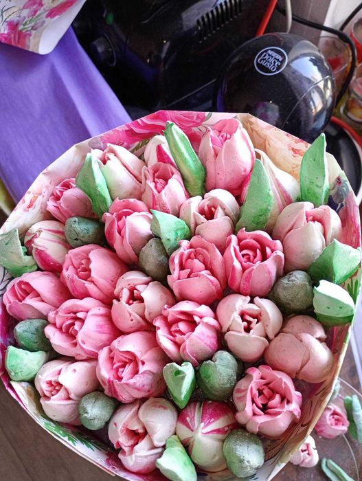 Bukiet jadalnych kwiatów, kwiaty pianek, tulipany piankowe. Prezent