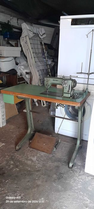 Máquina de costura Refrey 430