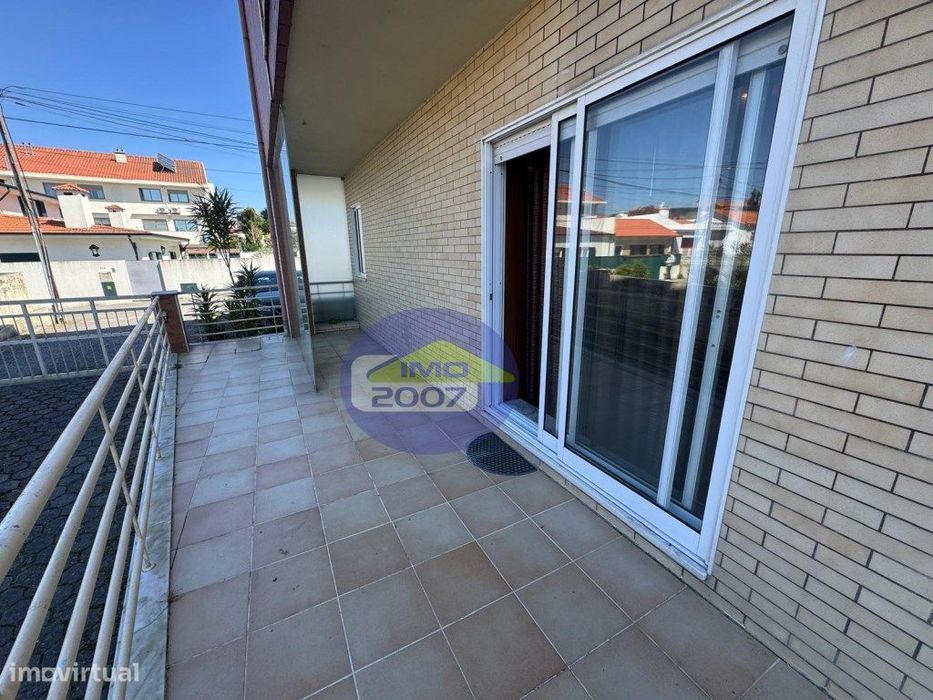 Apartamento T3 com terraço em Paços de Brandão