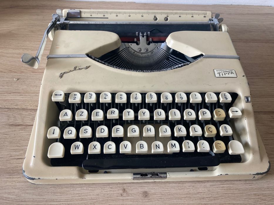 Máquina de escrever  **  Tippa Gossen