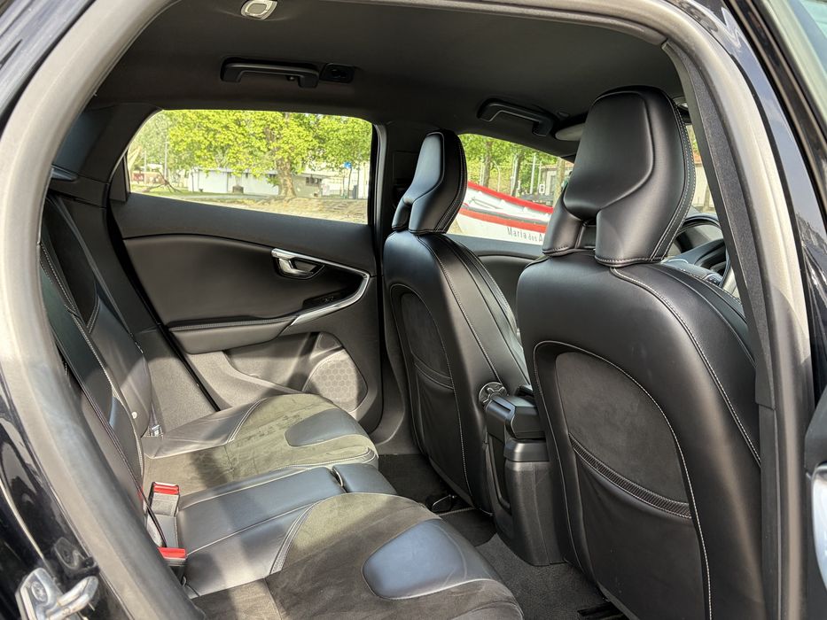 Volvo v40 D2 R Design