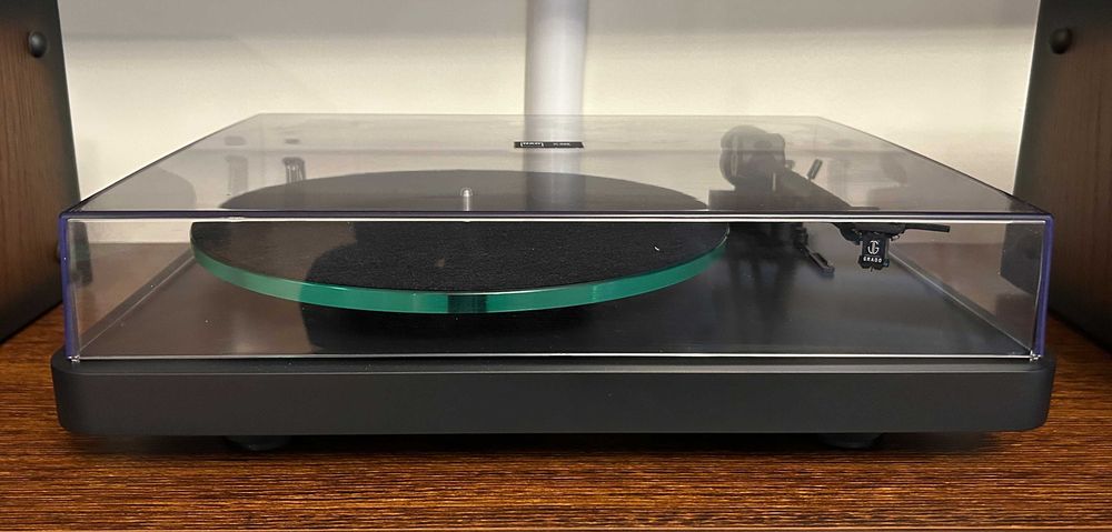Gramofon NAD 558