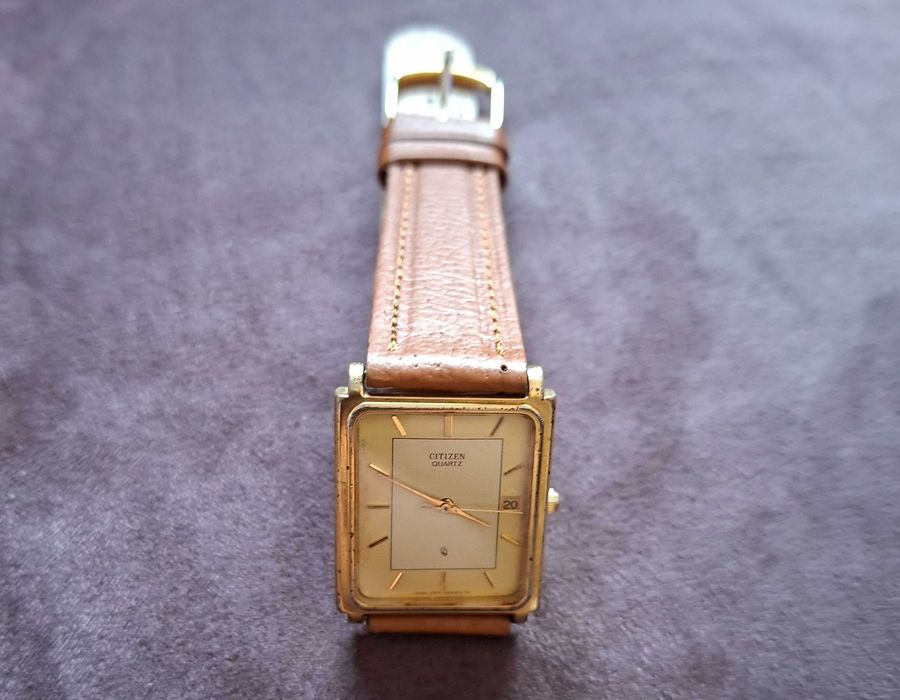 Relógio Citizen dourado, com duas braceletes - vintage