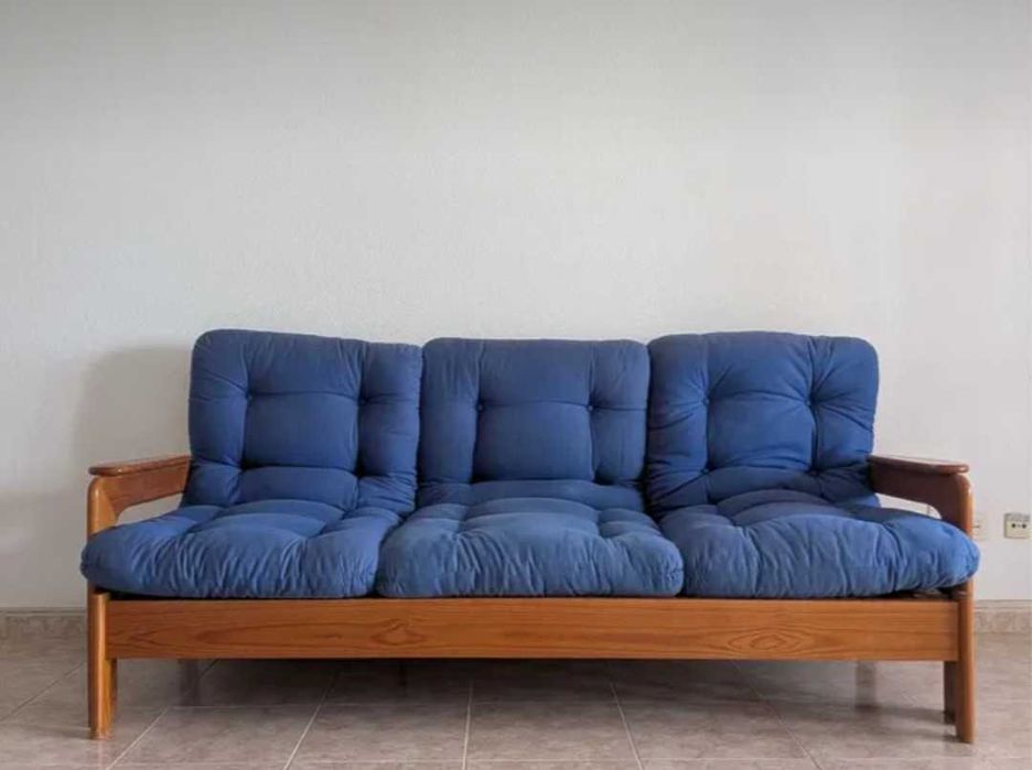 sofa cama em madeira de pinho