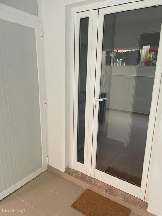 Quarto - localizado em Parque das Nações Lisbon