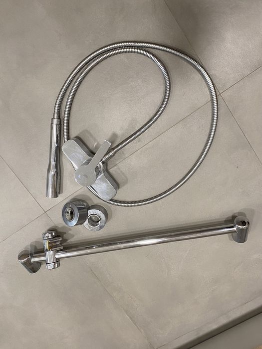 Misturadora de duche com coluna e chuveiro marca Growe