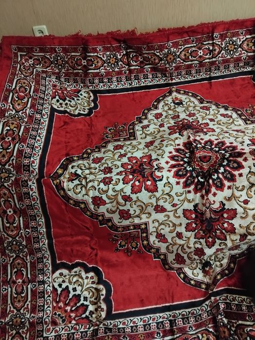 Покривало коврове на диван