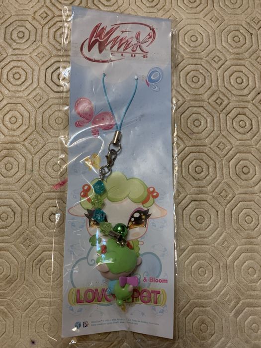 Carteira Winx Club + 3 porta chaves Love Pet (2 novos e 1 usado)