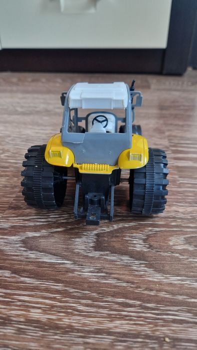 Traktorek truck.