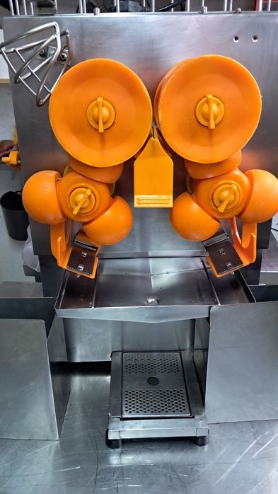 Máquina expremer laranja