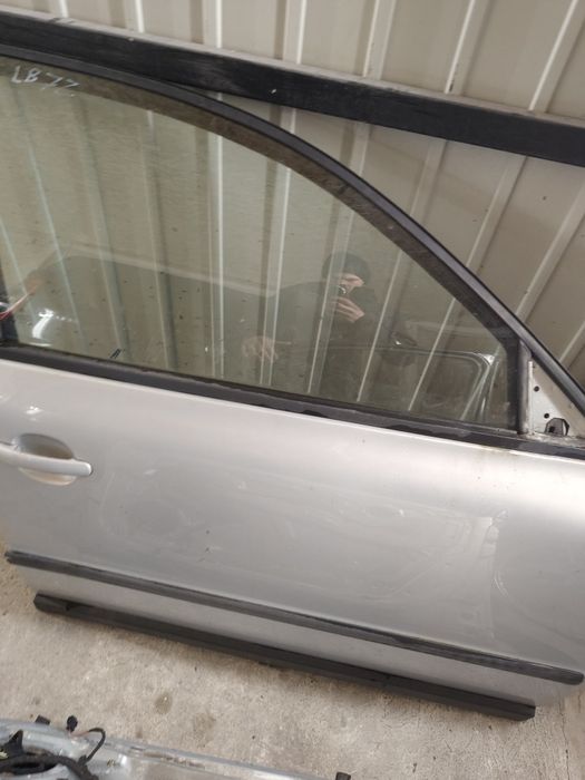 Prawe drzwi przód volkswagen passat B5 lb7z szyba silniczek