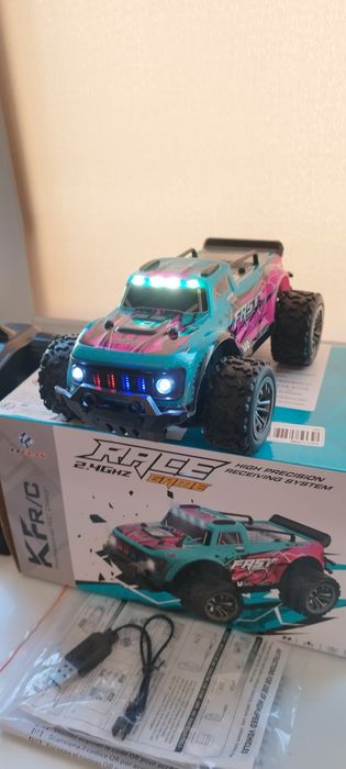 Радіокерована Позашляховик-машинка 1:16 з LED(Різні Варіанти)