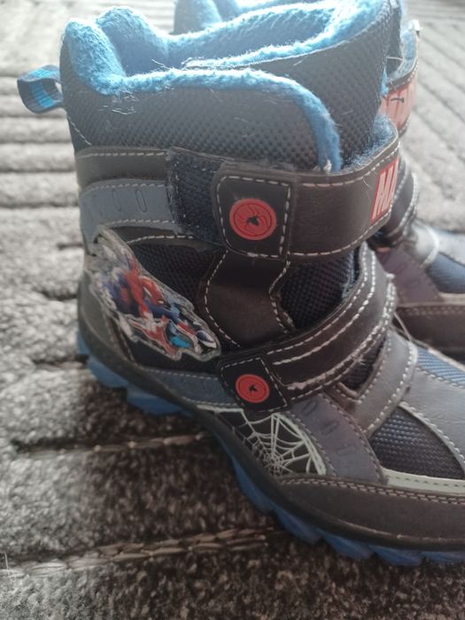 Buty zimowe chłopięce.
