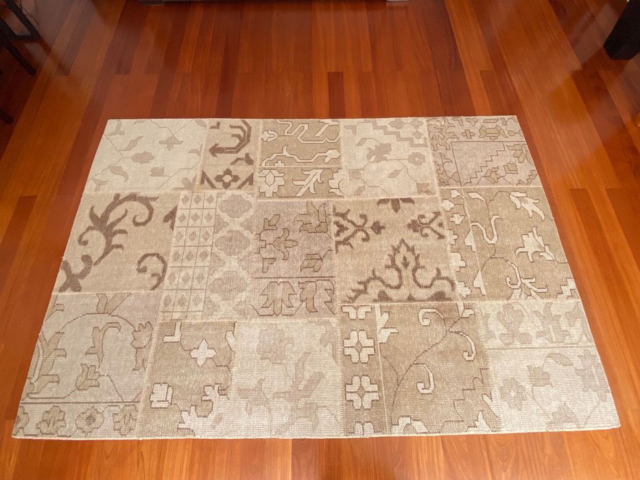 Tapete em lã, 200 x 300 cm. Tecelagem plana manual.