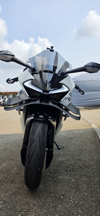 Vendo cf moto 675sr r  2025