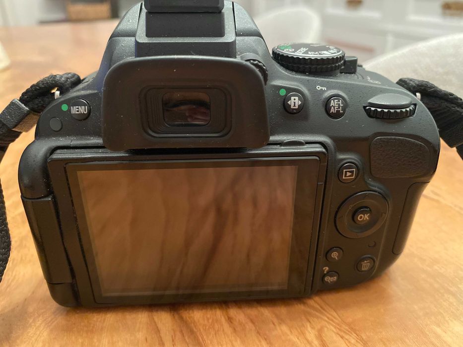 Máquina fotográfica Nikon D5100 + objectiva 18-105mm + acessórios