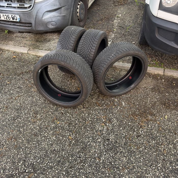 Peneus de inverno  225/40 R18