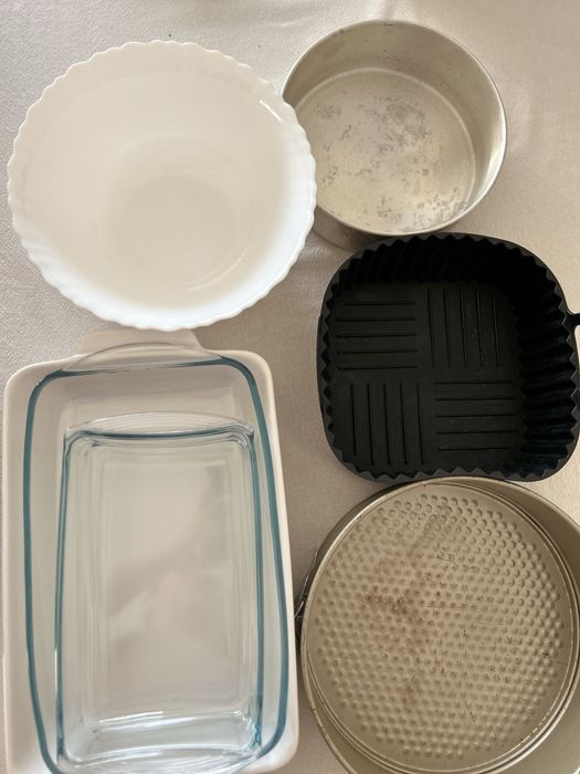 Conjunto utensílios de cozinha e formas para forno – usados