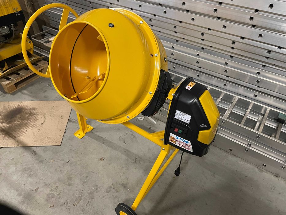 Betoniarka wolnospadowa mieszalnik HIGHER PROFESSIONAL 160L 230V 1300W