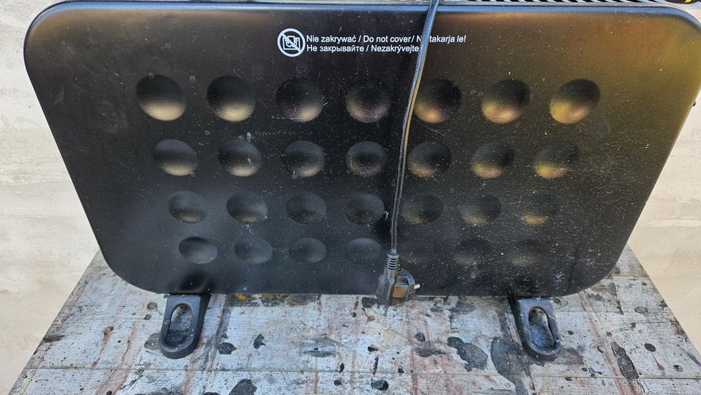 Konwektorowy grzejnik ravanson czarny elektryczny