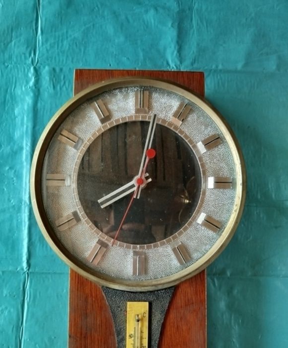 Продам Барометр с часами СССР