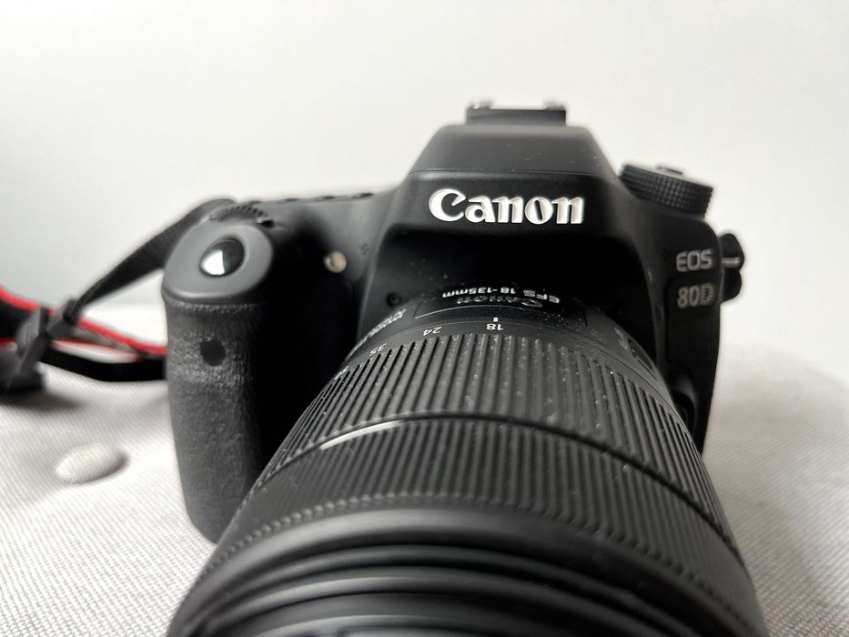 Lustrzanka Canon 80D + obiektyw EF-S 18-135 USM zestaw jak nowy zestaw