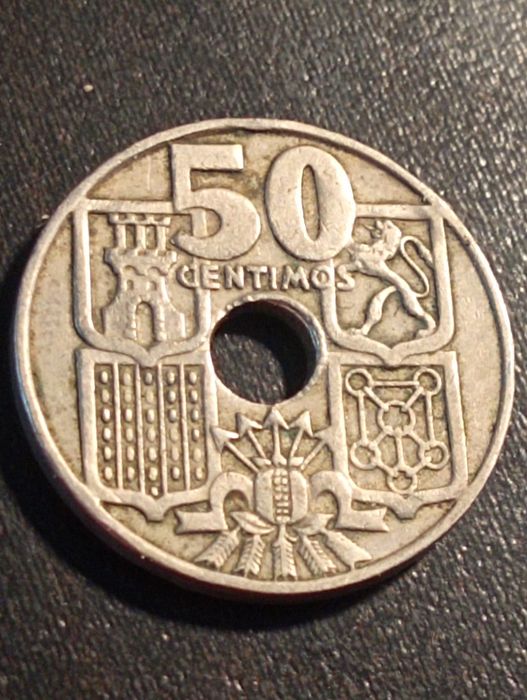 3 moedas Espanha: 1 peseta (1996; 1980) e 50 centimos (1949) -Soberbas