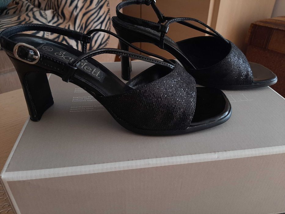 Sprzedam sandały w części skórzane  lakierkowane Scarlett w rozm. 37.