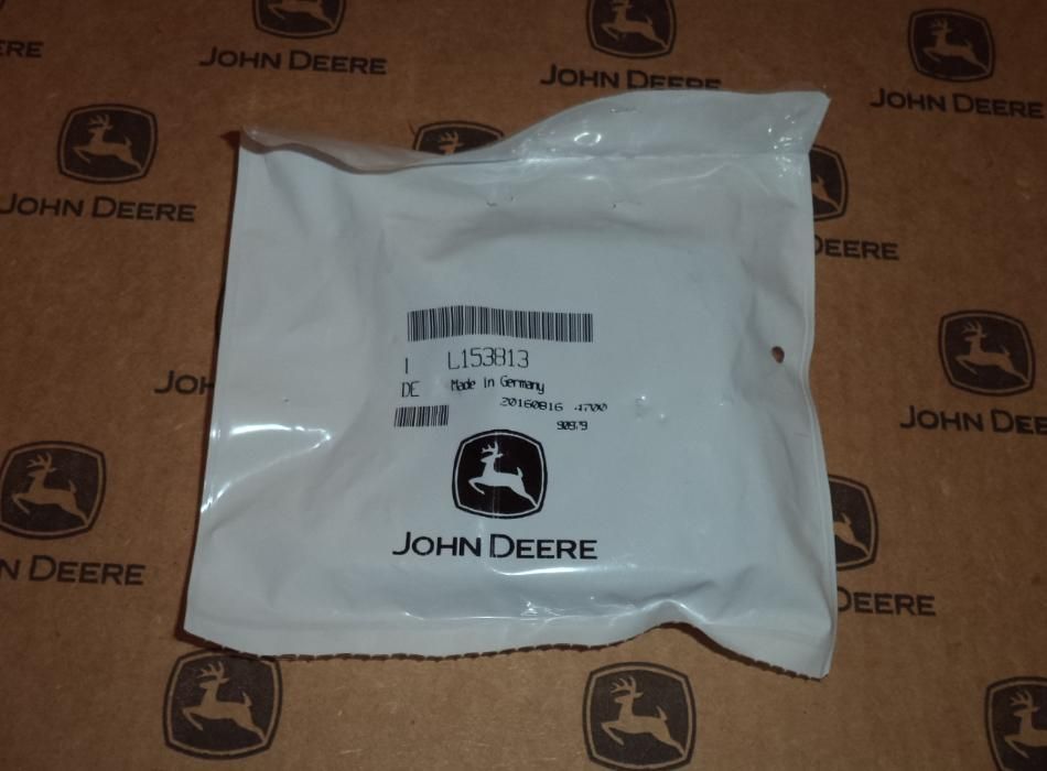 Logo John Deere w maskę L153813