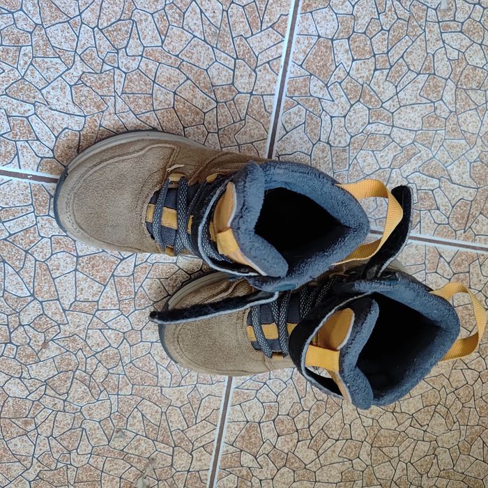 Buty zimowe Quechua. 27