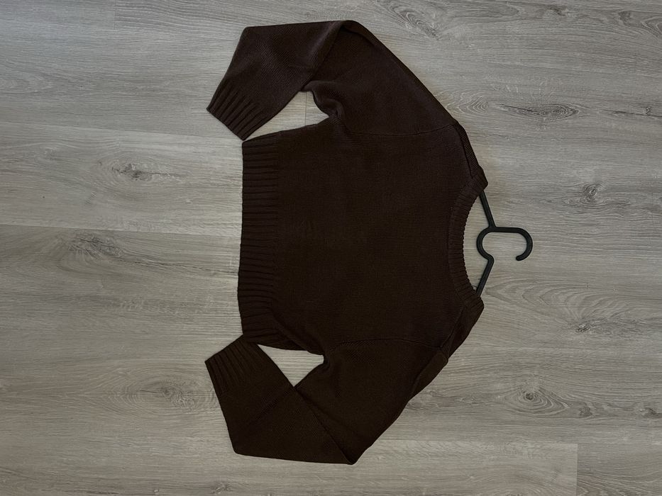 brązowy krótki sweter