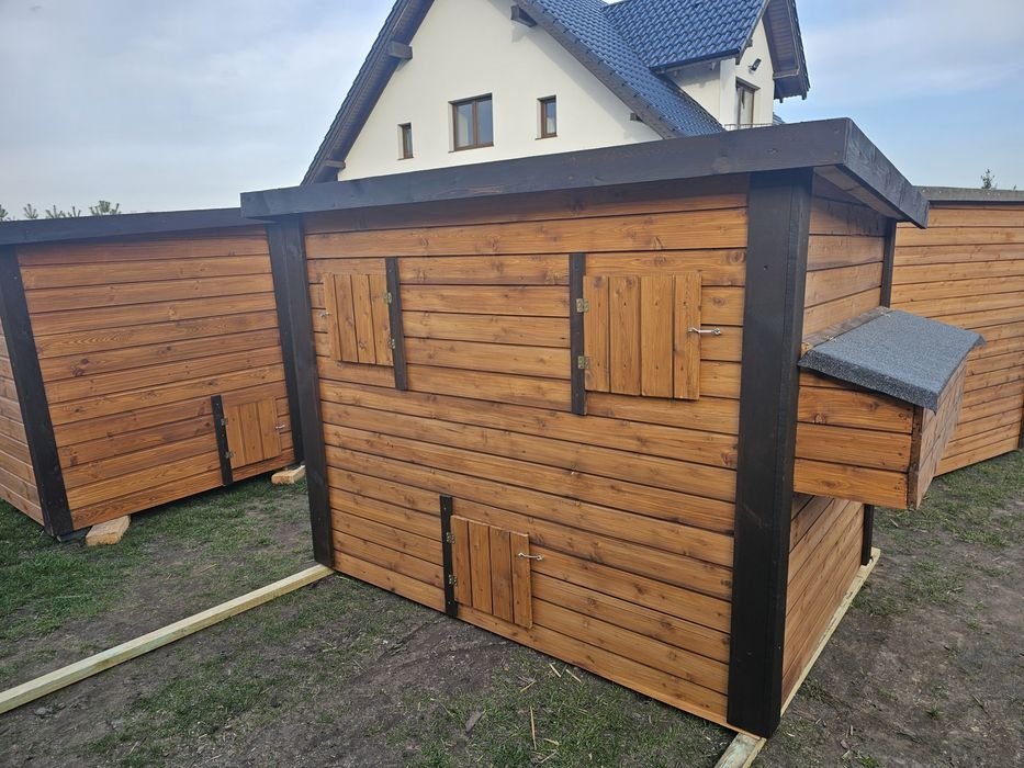 Kurnik drewniany