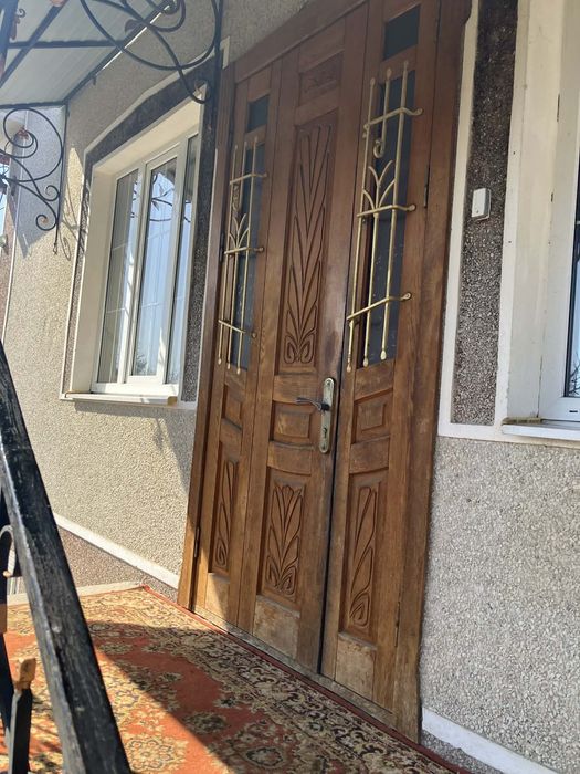 Вхідні дубові двері