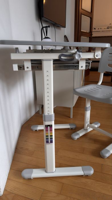 biurko z krzeslem rosnace z dzieckiem