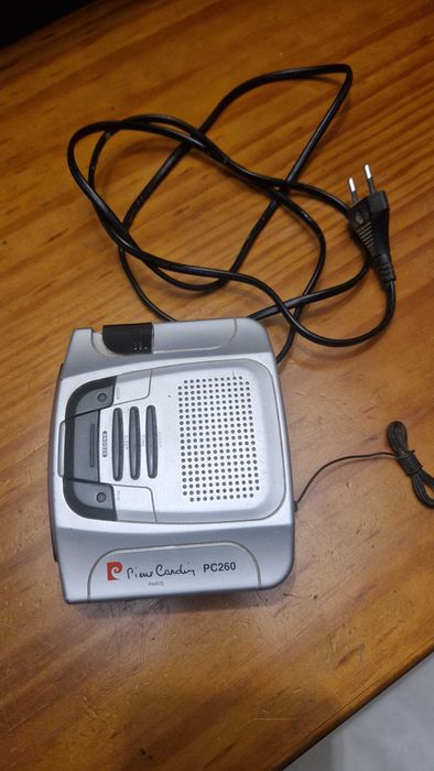 Rádio / despertador Pierre Cardin prateado PC 260