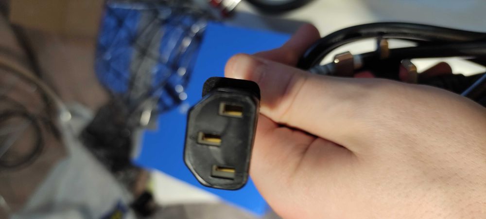 Новий кабель (BS1363) британського типу, підходить до генераторів.