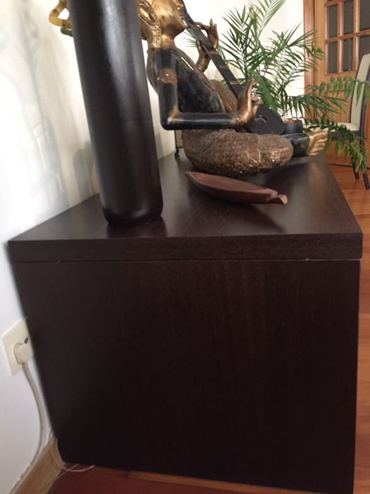 Mesa de apoio / móvel para sala em wengé