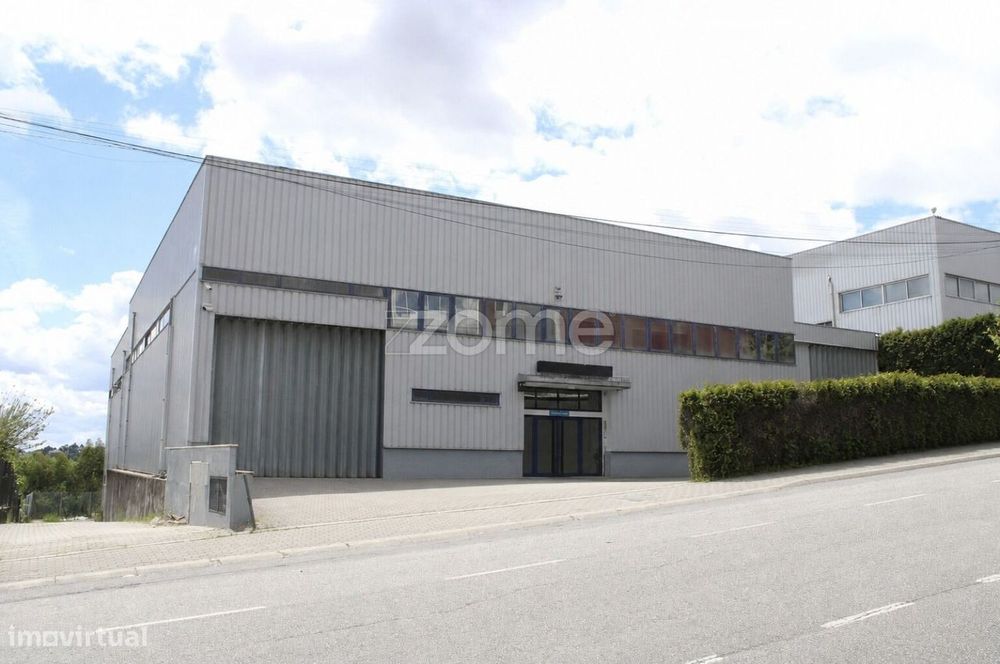 Pavilhão Comercial com +1.000 m² na Zona Industrial do Socorro – Fa...