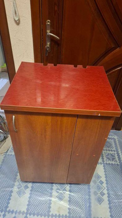 Кухонні шафи, варочна газова поверхня, піч електрична бу.