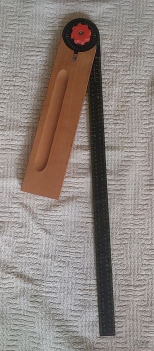 Przyrząd do pomiaru kąta. Długość 75cm
