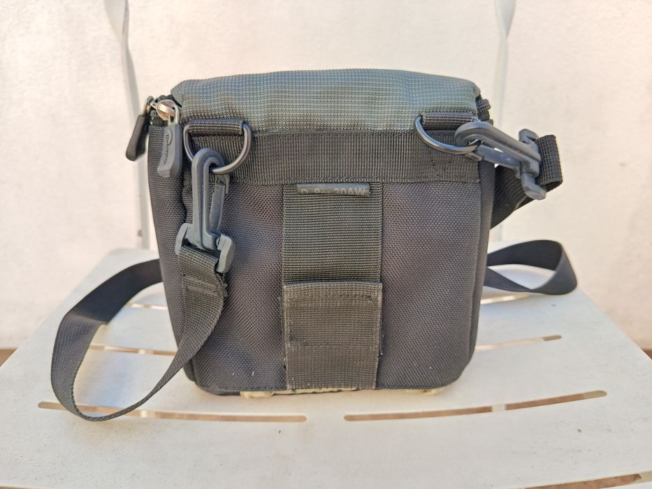 Lowepro D-Res 40 AW – Bolsa Acolchoada para Câmara