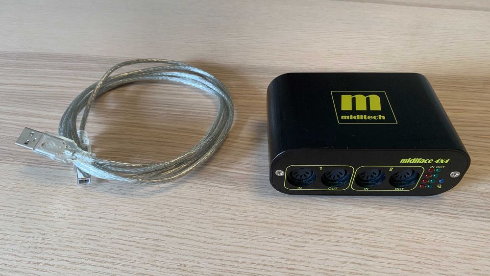 Behringer FCB1010 com case, interface USB-Midi e cabos midi