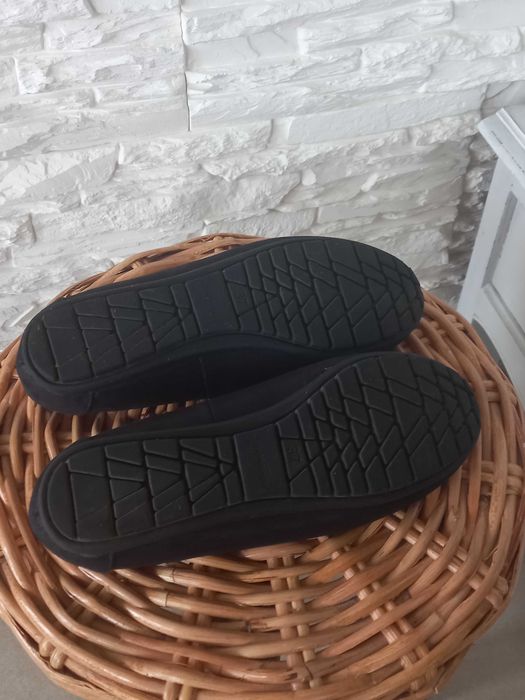 Sprzedam damskie skórzane półbuty roz. 37 - stan idealny