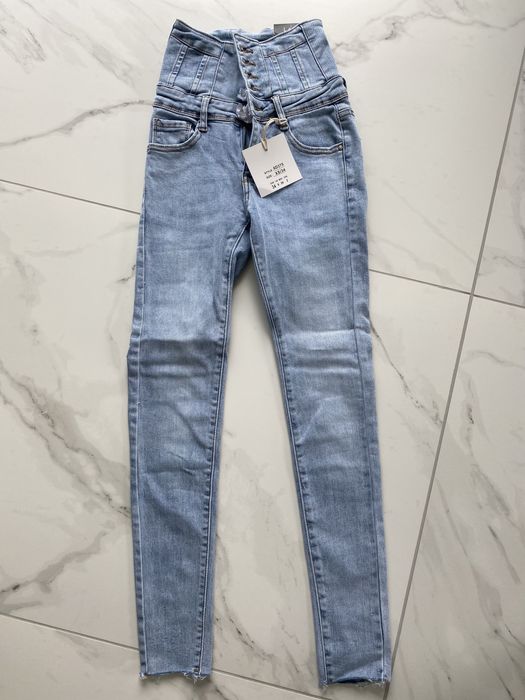 Nowe jeansy z metką